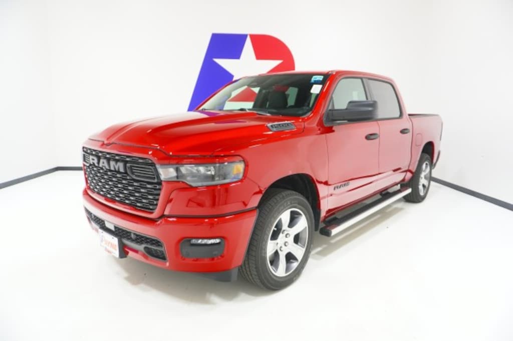 New 2027 Ram 1500 EXPRESS CREW CAB 4X2 5'7 BOX Pickup