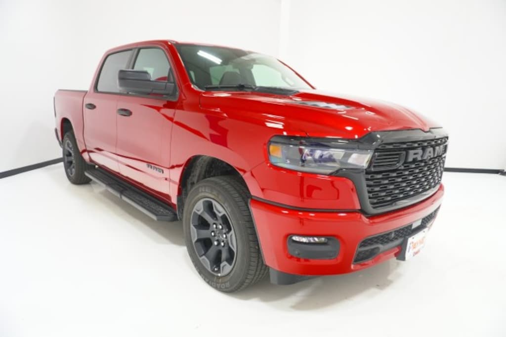 New 2027 Ram 1500 EXPRESS CREW CAB 4X4 5'7 BOX Pickup