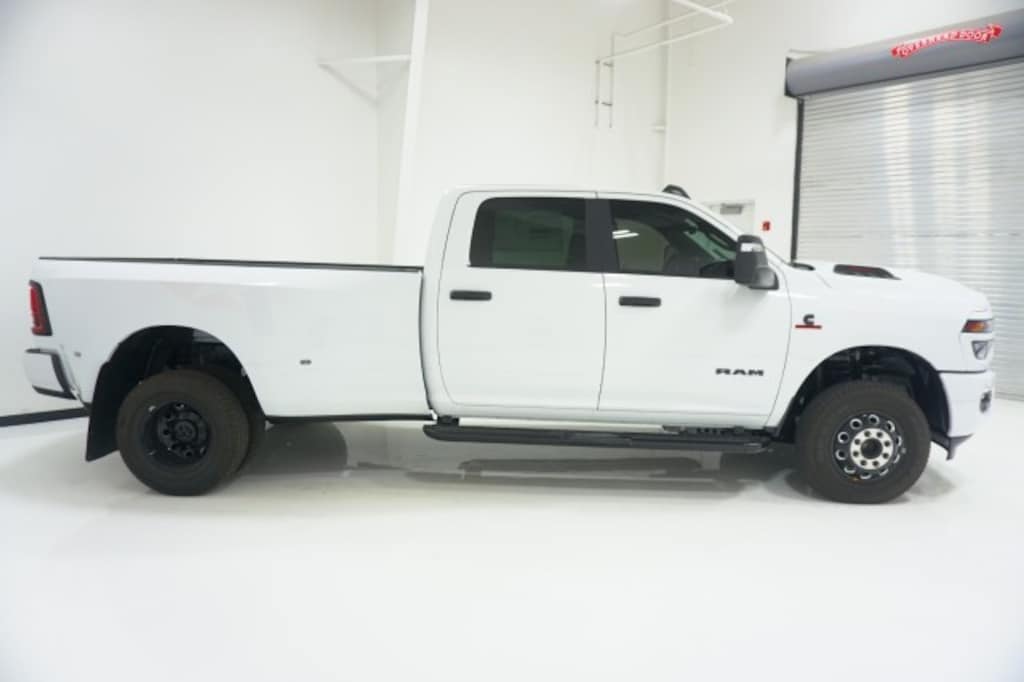 New 2027 Ram 3500 LONE STAR CREW CAB 4X4 8' BOX Pickup