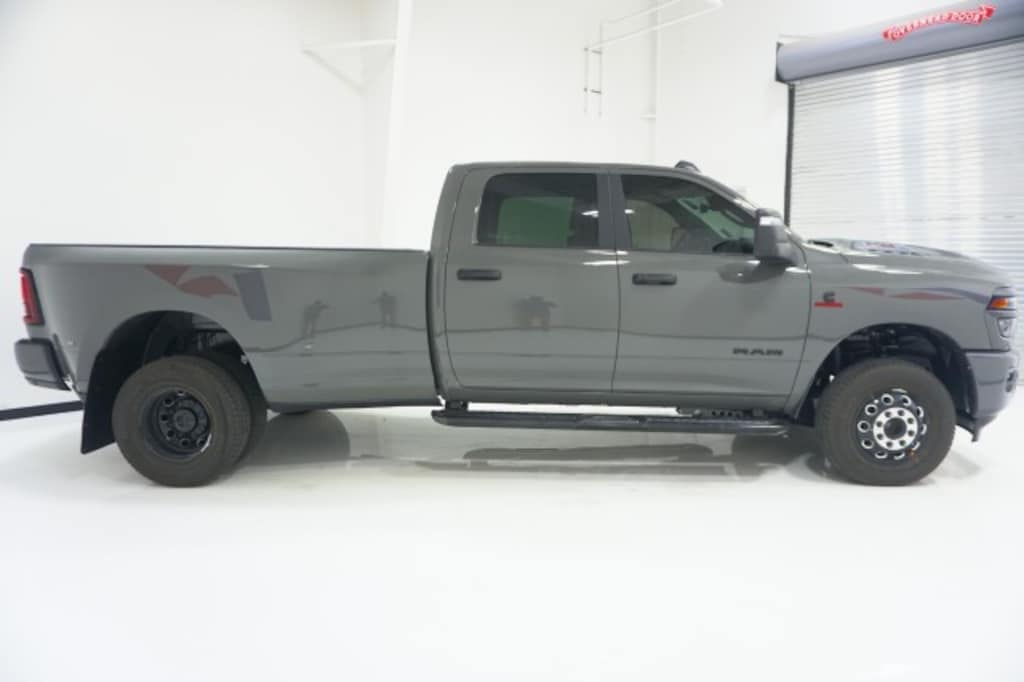 New 2027 Ram 3500 LONE STAR CREW CAB 4X4 8' BOX Pickup