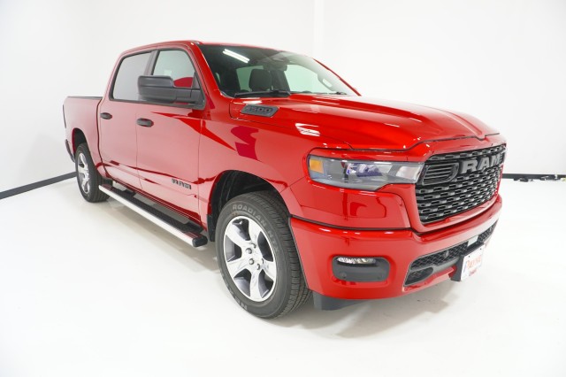 New 2027 Ram 1500 EXPRESS CREW CAB 4X2 5'7 BOX Pickup