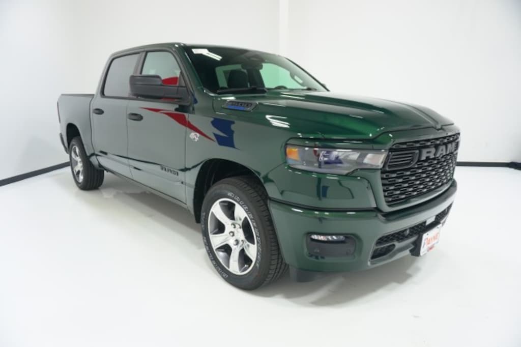 New 2026 Ram 1500 EXPRESS CREW CAB 4X2 5'7 BOX Pickup