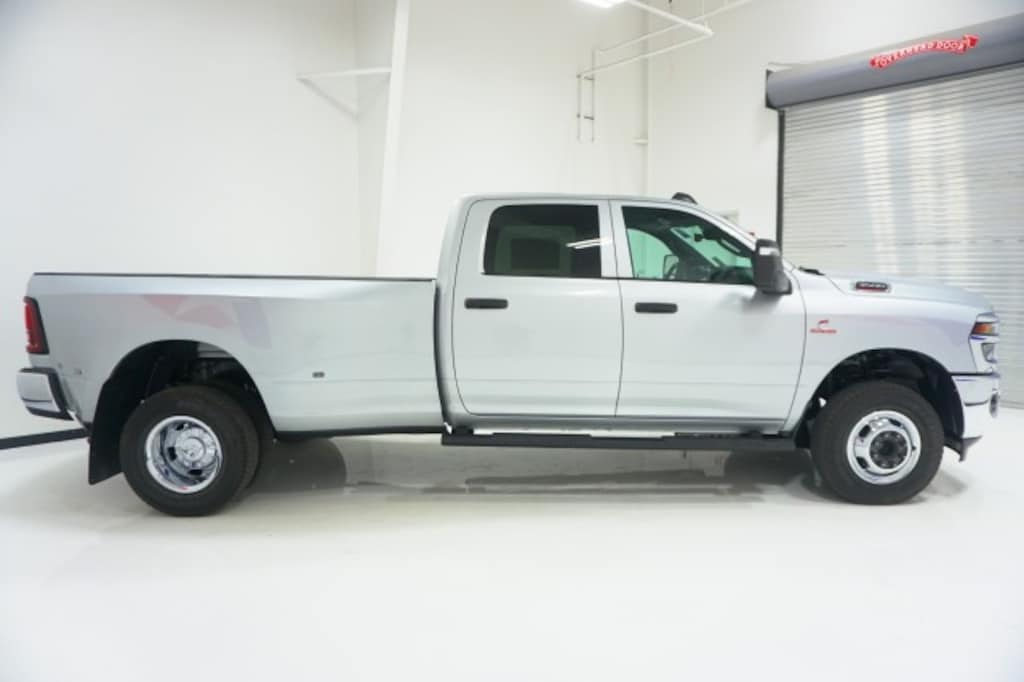 New 2027 Ram 3500 TRADESMAN CREW CAB 4X4 8' BOX Pickup