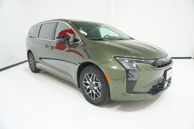 New 2027 Chrysler Pacifica LIMITED Passenger Van