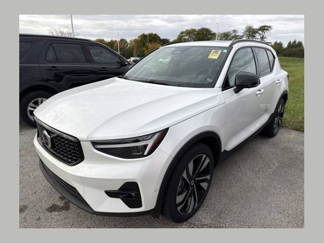 2025 Volvo XC40 Plus