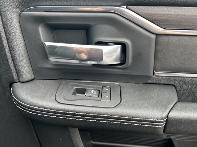 2026 RAM 3500 Laramie - Photo 19