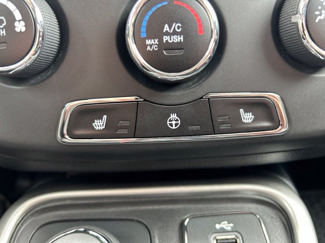 Used 2018 Jeep Compass Latitude with VIN 3C4NJDBB4JT403783 for sale in Pine City, Minnesota