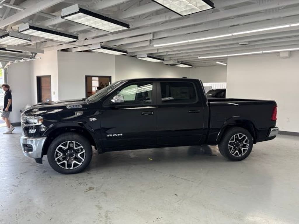 New 2026 Ram 1500 LARAMIE CREW CAB 4X4 5'7 BOX Pickup