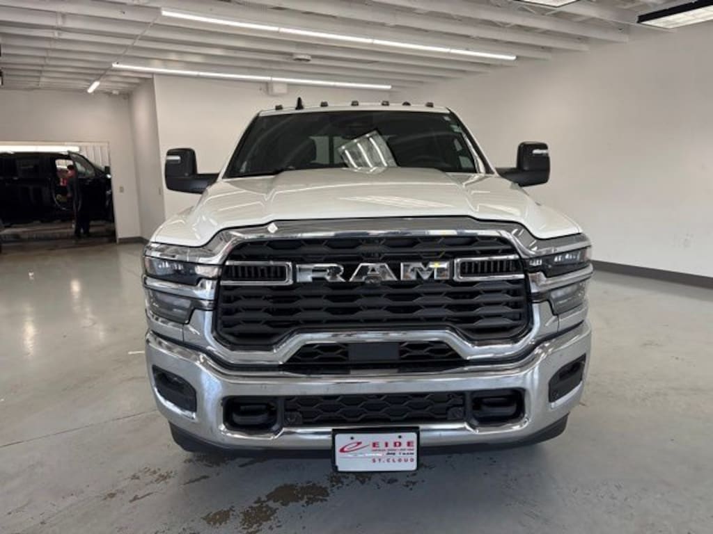 New 2026 Ram 3500 TRADESMAN CREW CAB 4X4 6'4 BOX Pickup