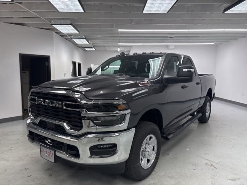 New 2026 Ram 2500 TRADESMAN CREW CAB 4X4 6'4 BOX Pickup