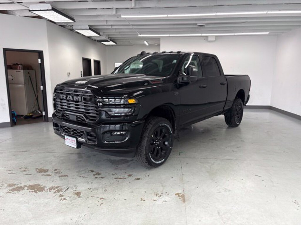 New 2027 Ram 2500 BIG HORN CREW CAB 4X4 6'4 BOX Pickup