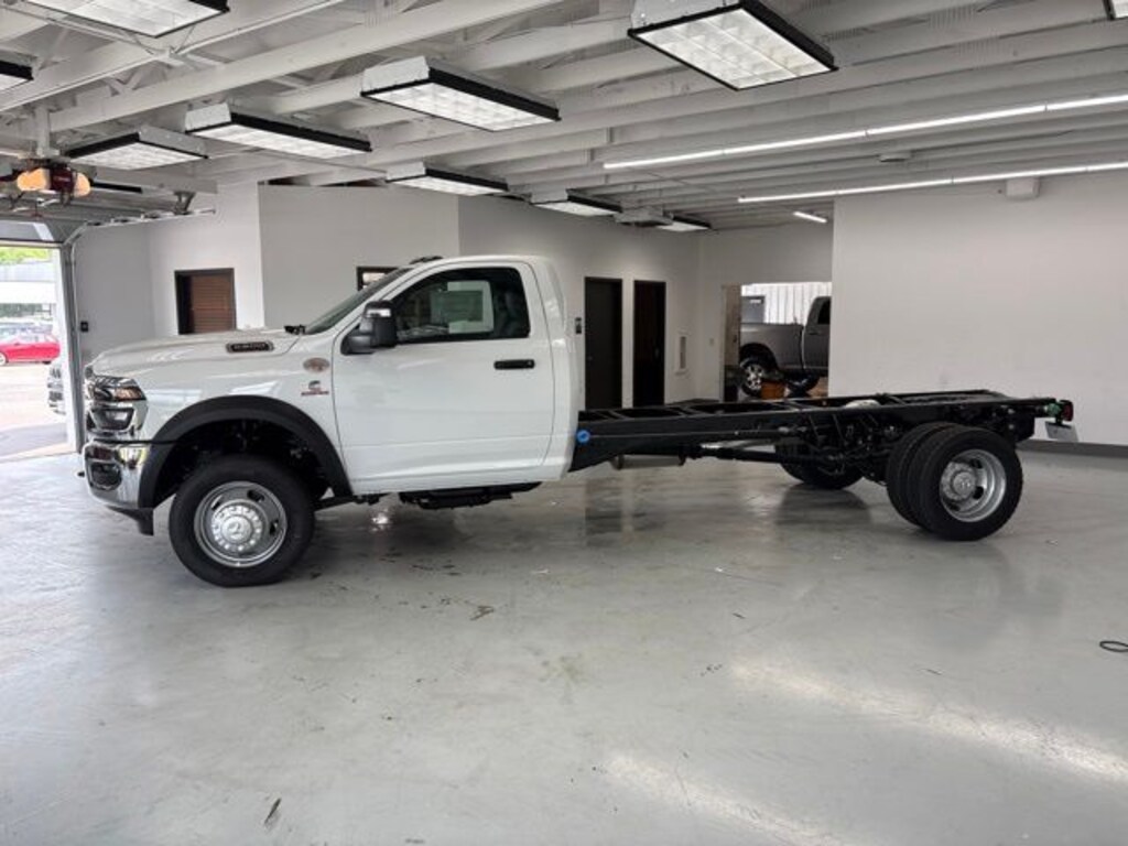 New 2026 Ram 5500 Chassis Cab TRADESMAN REGULAR 4X4 108' CA Pickup