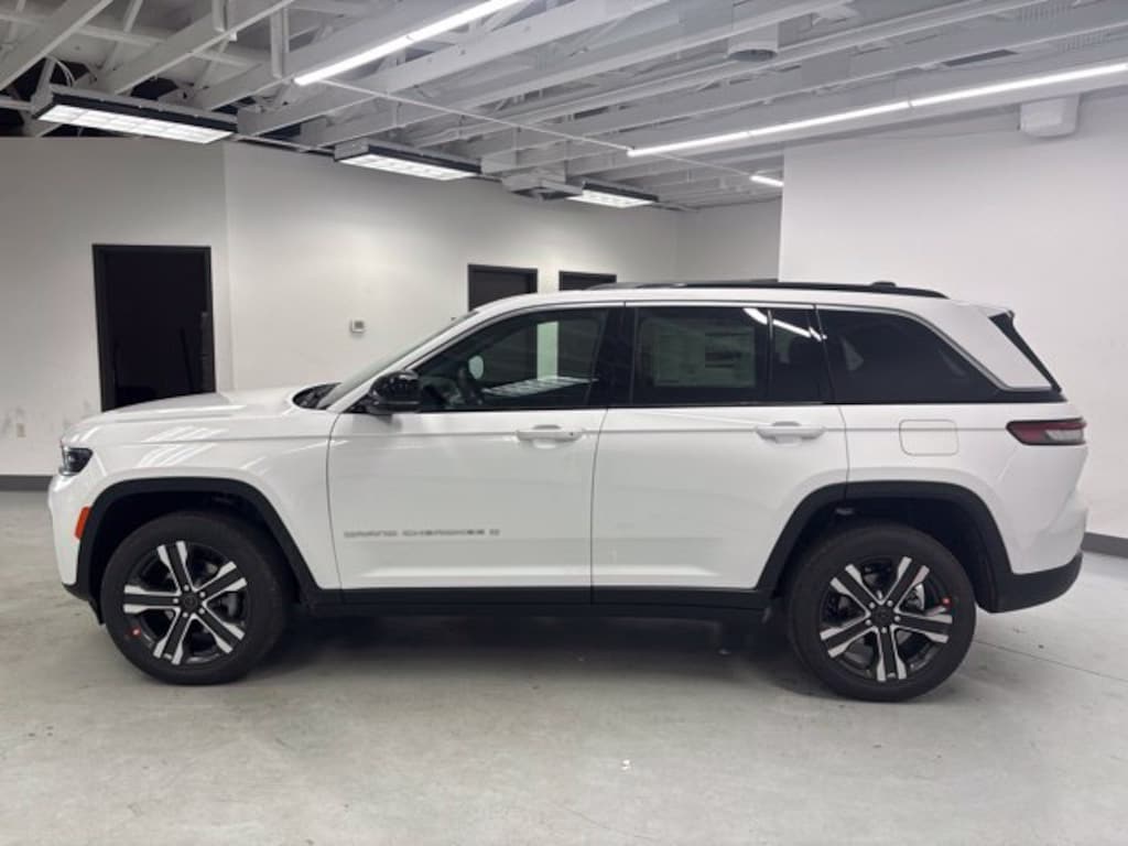 New 2027 Jeep Grand Cherokee LIMITED 4X4 Sport Utility