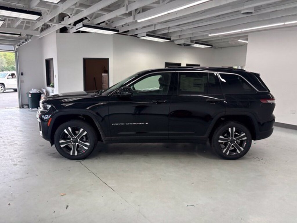 New 2027 Jeep Grand Cherokee LIMITED 4X4 Sport Utility