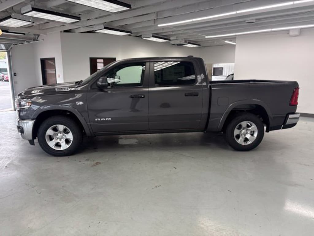 New 2027 Ram 1500 BIG HORN CREW CAB 4X4 5'7 BOX Pickup