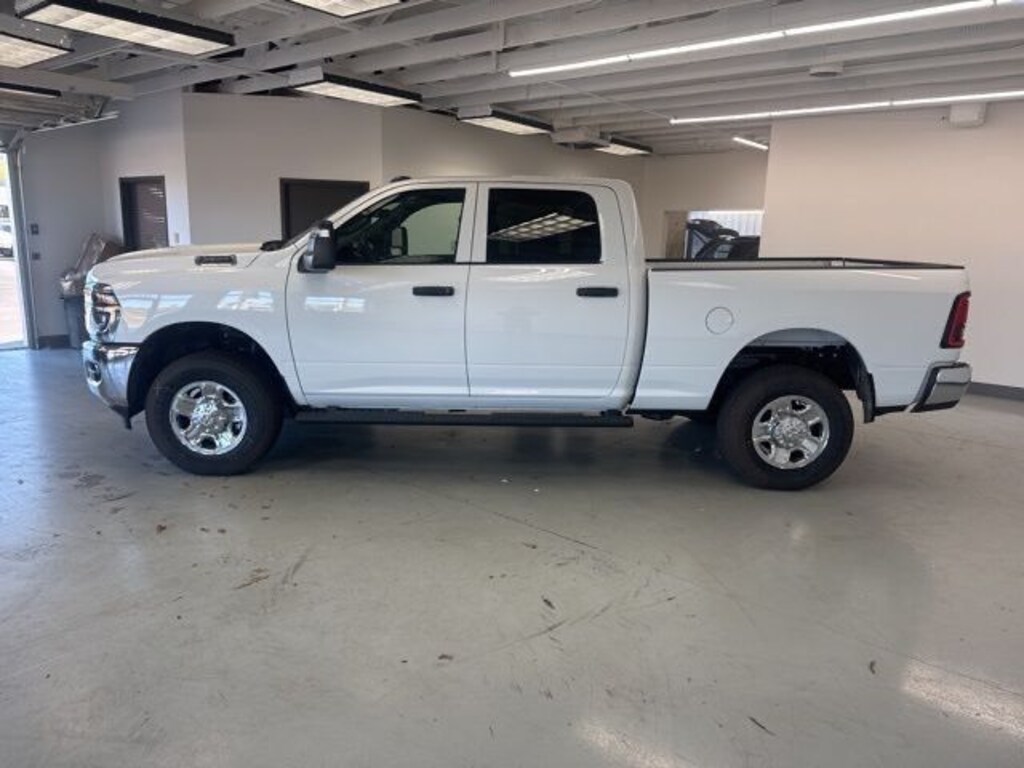 New 2026 Ram 2500 TRADESMAN CREW CAB 4X4 6'4 BOX Pickup