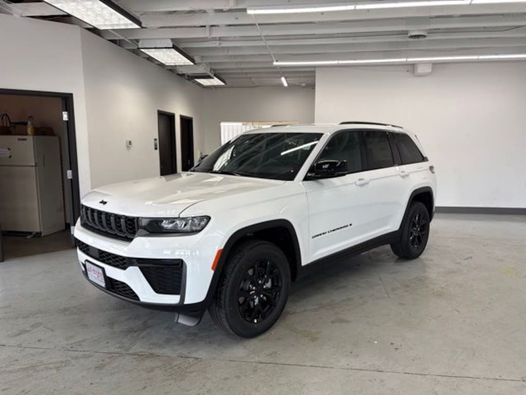 New 2026 Jeep Grand Cherokee LAREDO ALTITUDE 4X4 Sport Utility