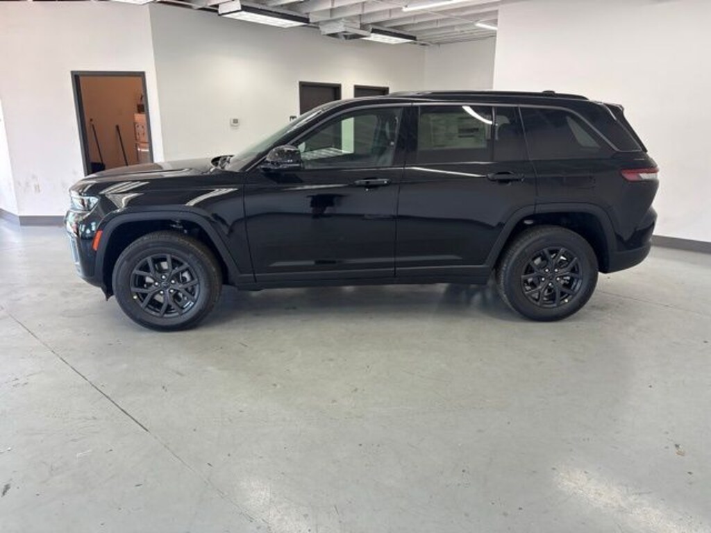 New 2027 Jeep Grand Cherokee Laredo Altitude Sport Utility