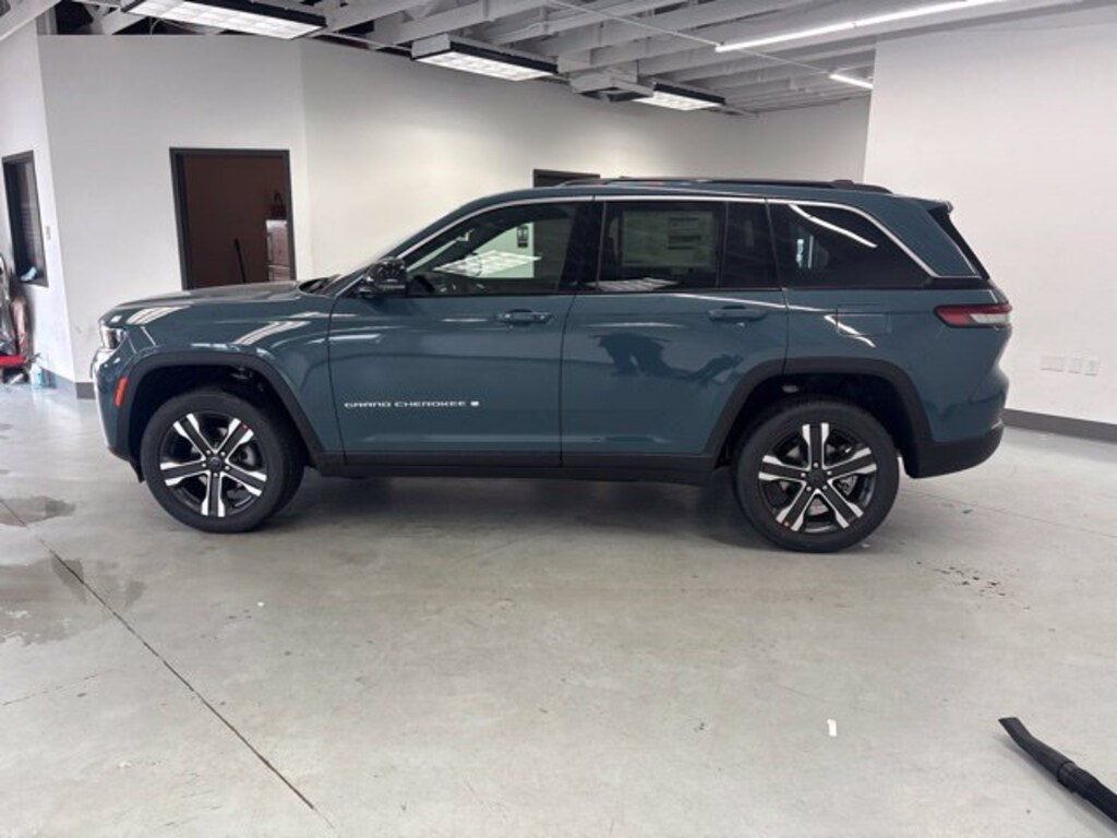 New 2027 Jeep Grand Cherokee LIMITED 4X4 Sport Utility
