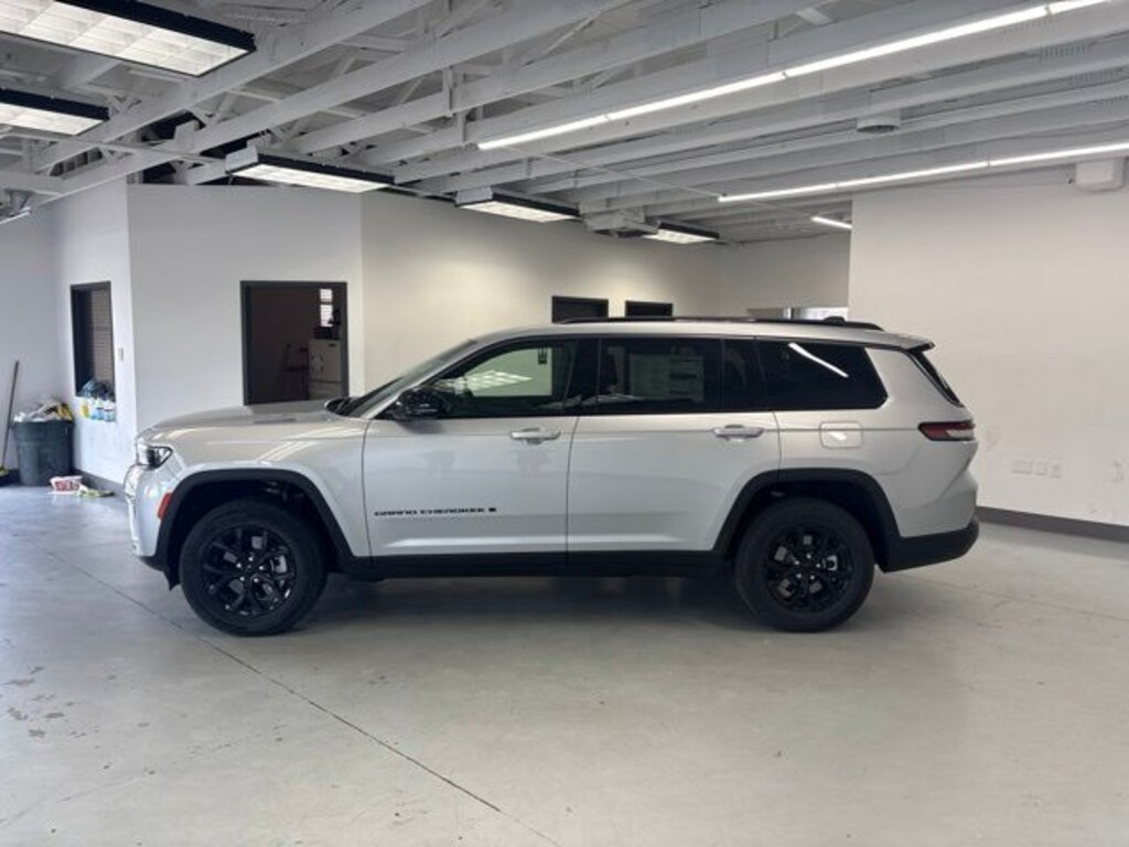 New 2026 Jeep Grand Cherokee L LAREDO ALTITUDE 4X4 Sport Utility