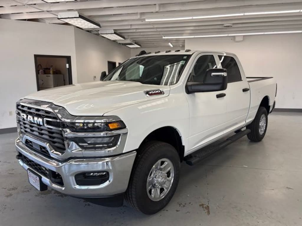 New 2026 Ram 3500 TRADESMAN CREW CAB 4X4 6'4 BOX Pickup