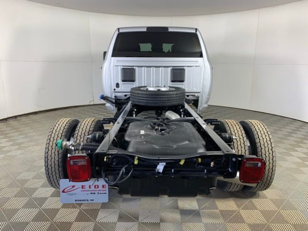 New 2026 Ram 4500 Chassis Cab TRADESMAN CREW 4X4 60' CA Pickup
