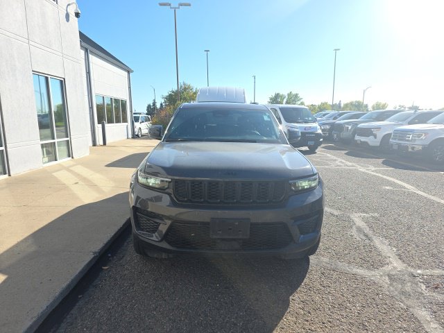 Used 2023 Jeep Grand Cherokee Laredo SUV