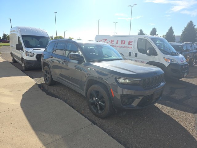 Used 2023 Jeep Grand Cherokee Laredo SUV