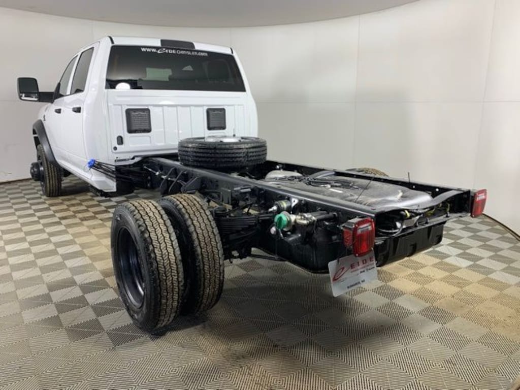 New 2026 Ram 4500 Chassis Cab TRADESMAN CREW 4X4 60' CA Pickup