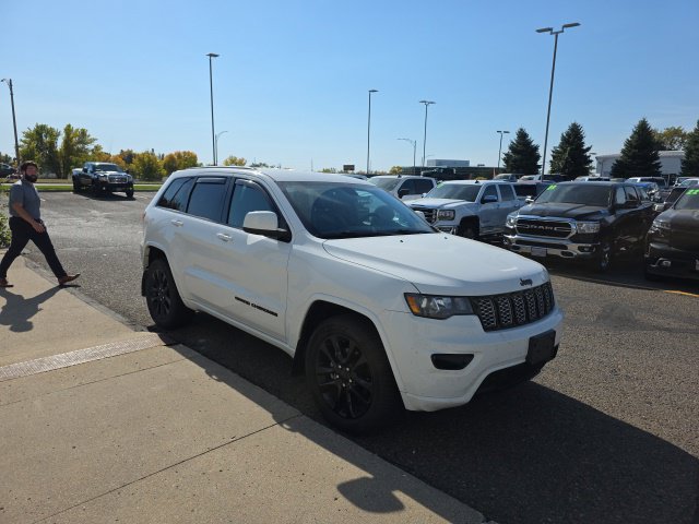 Used 2017 Jeep Grand Cherokee Altitude SUV