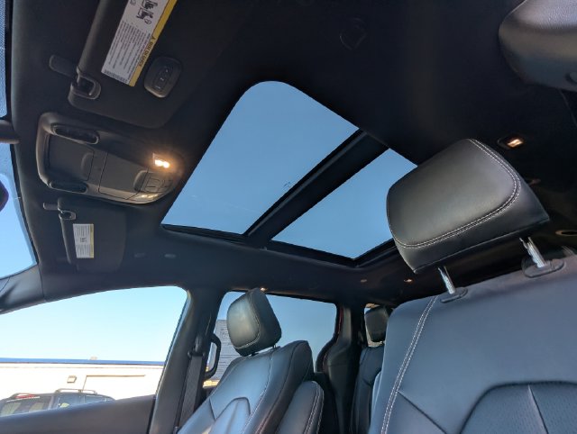 Used 2025 Chrysler Pacifica Select AWD Minivan/Van