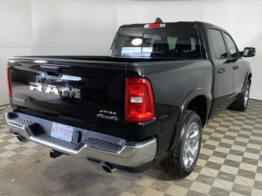 New 2026 Ram 1500 BIG HORN CREW CAB 4X4 5'7 BOX Pickup