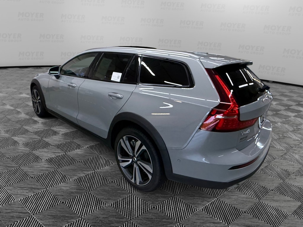 Used 2025 Volvo V60 Cross Country Plus B5 AWD Plus