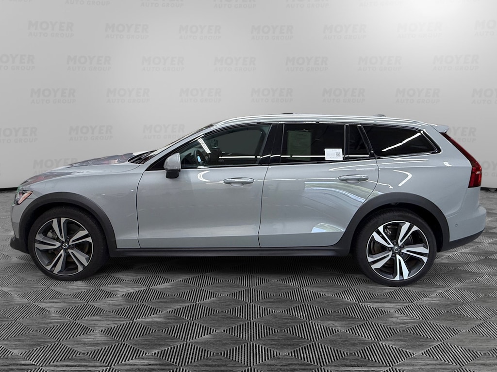 Used 2025 Volvo V60 Cross Country Plus B5 AWD Plus
