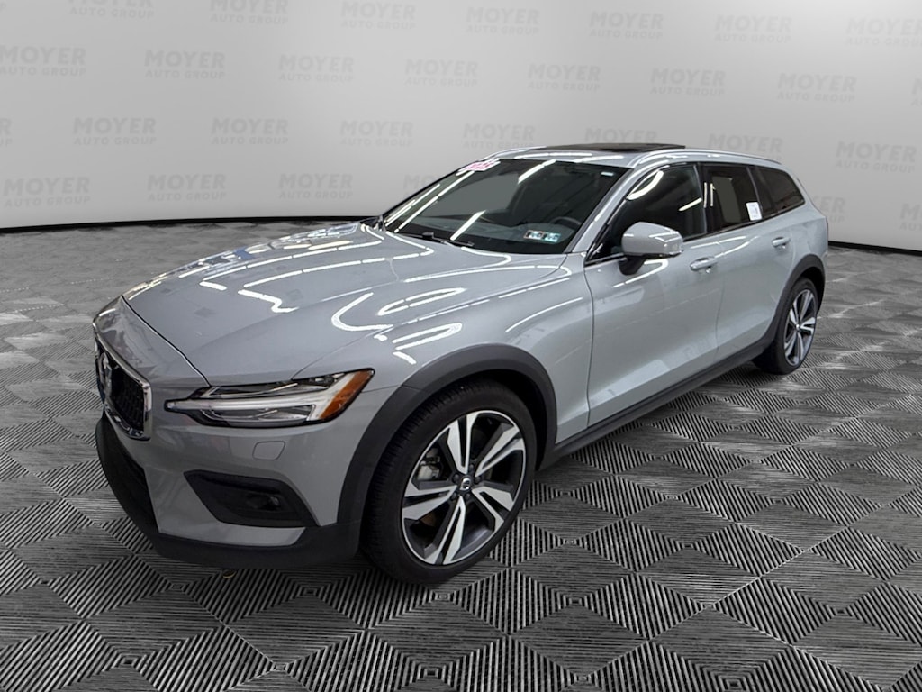 Used 2025 Volvo V60 Cross Country Plus B5 AWD Plus