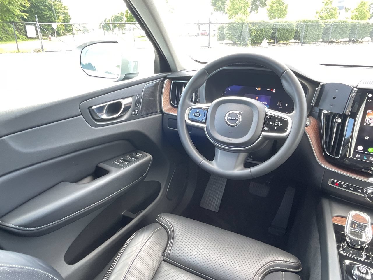 2023 Volvo XC60 Ultimate - Photo 17