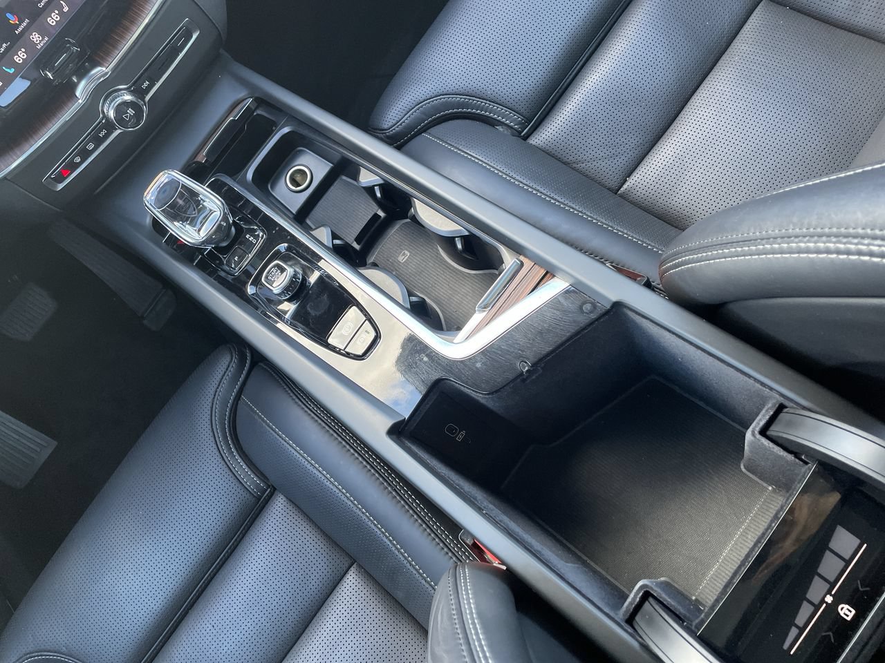 2023 Volvo XC60 Ultimate - Photo 32