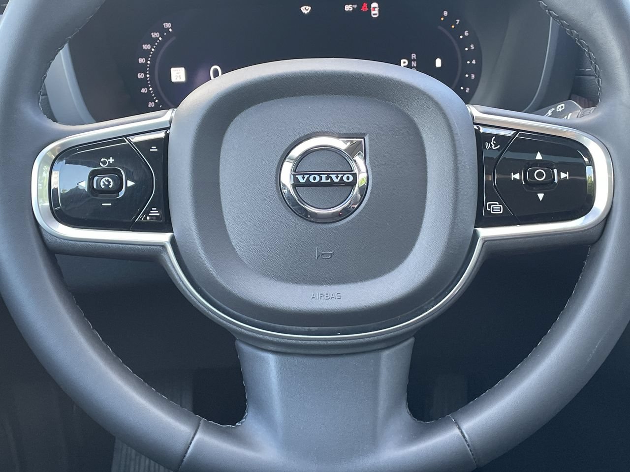2023 Volvo XC60 Ultimate - Photo 18
