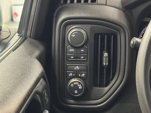 2024 Chevrolet Silverado 1500 Custom - Photo 14