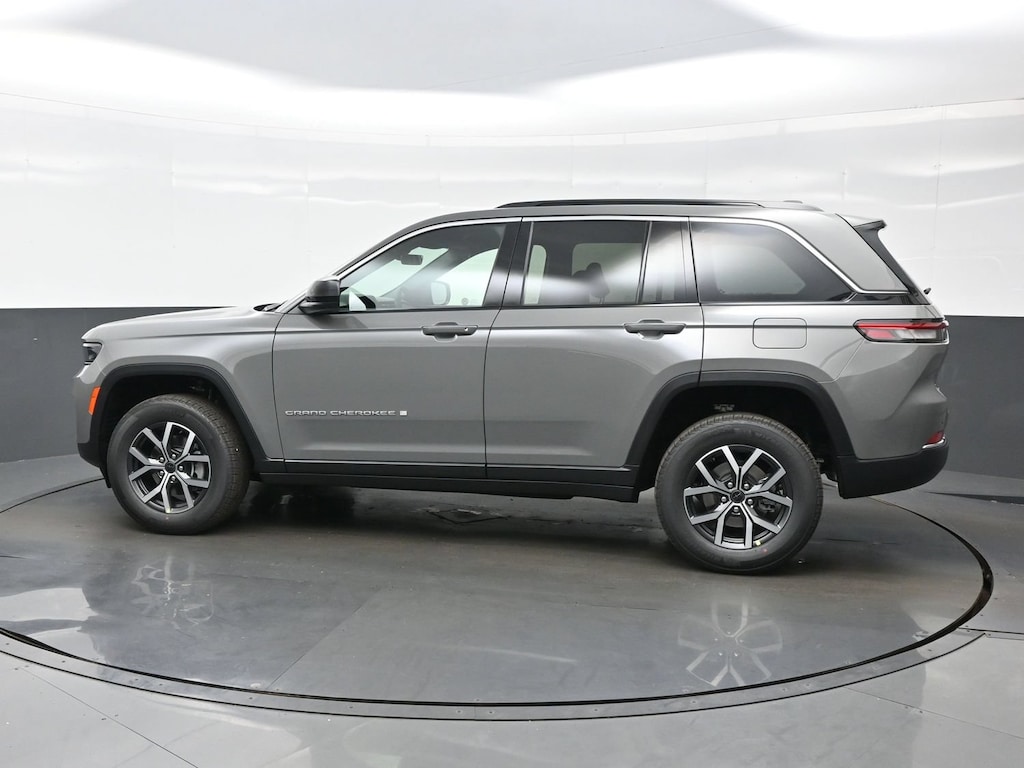New 2027 Jeep Grand Cherokee Laredo X Sport Utility