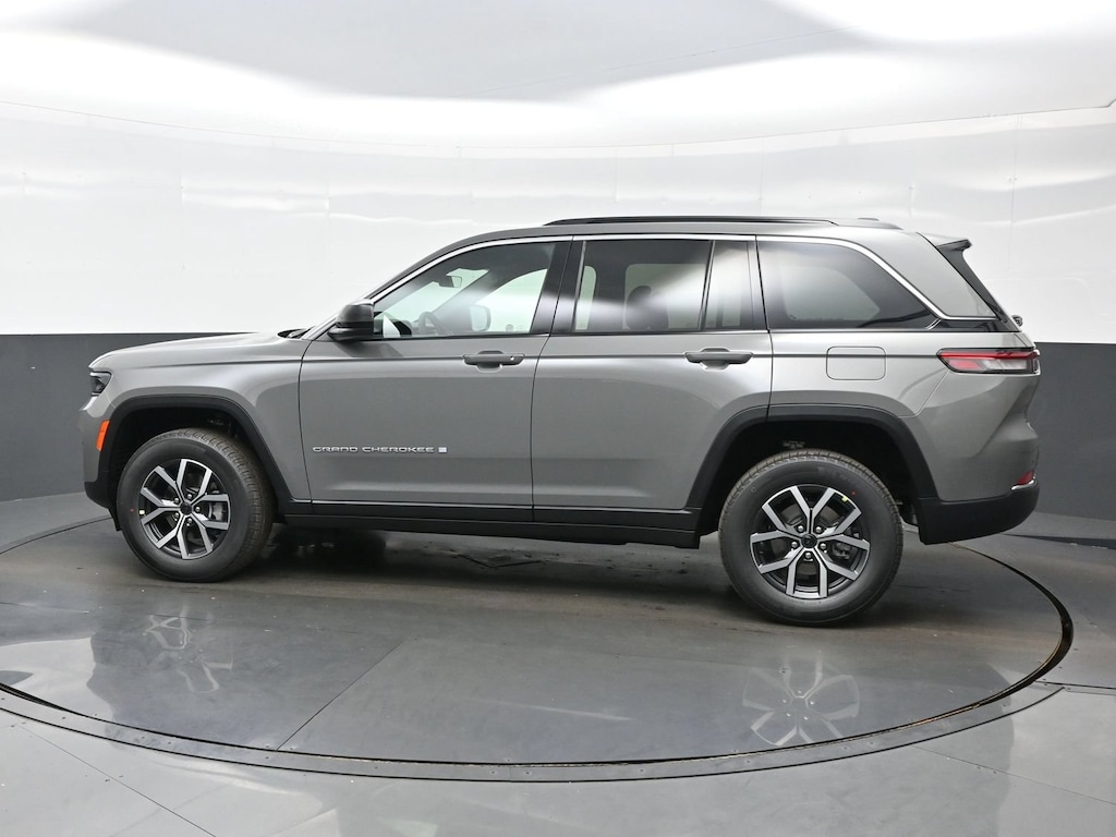 New 2027 Jeep Grand Cherokee Laredo X Sport Utility