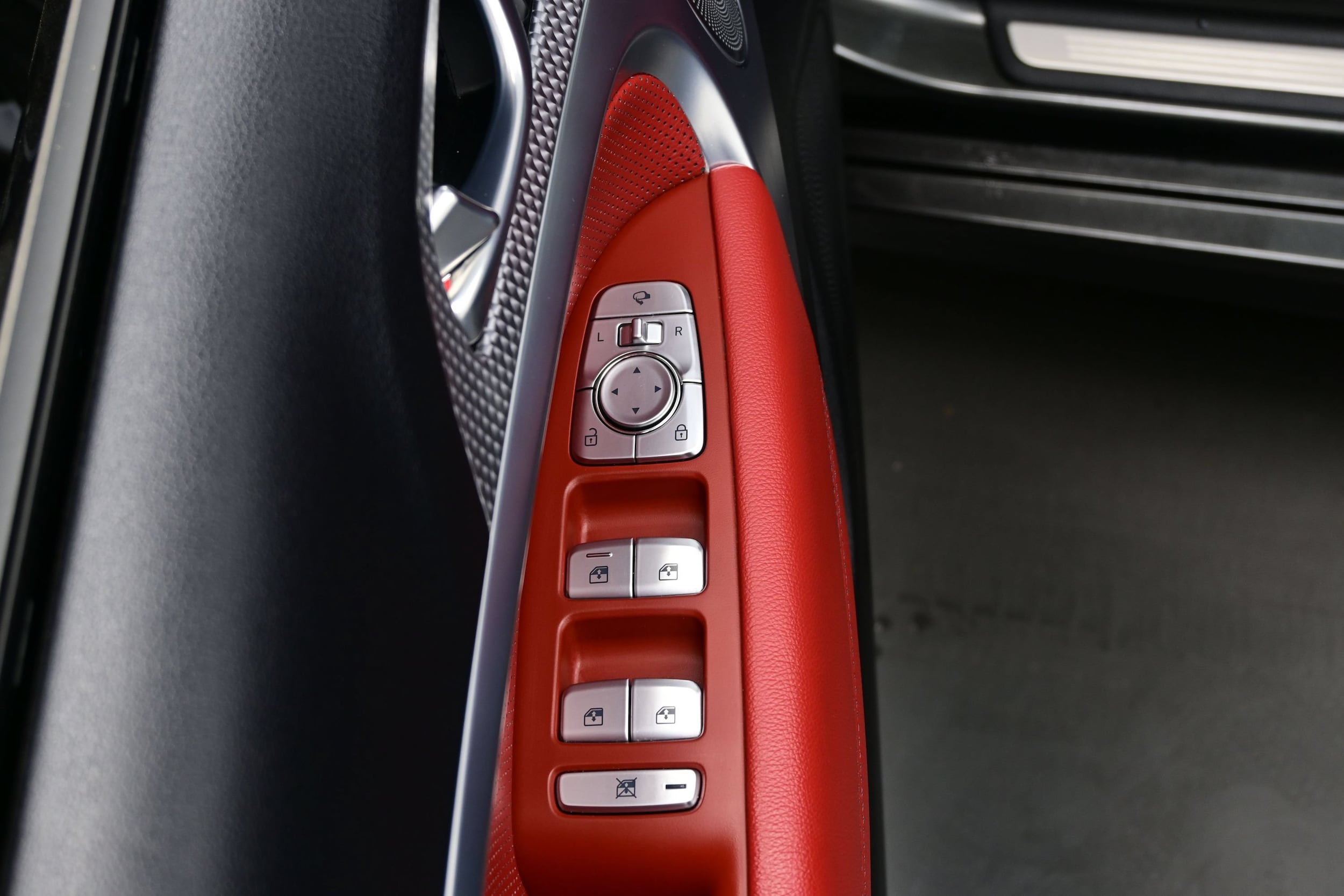 2023 GENESIS G70 Standard - Photo 10