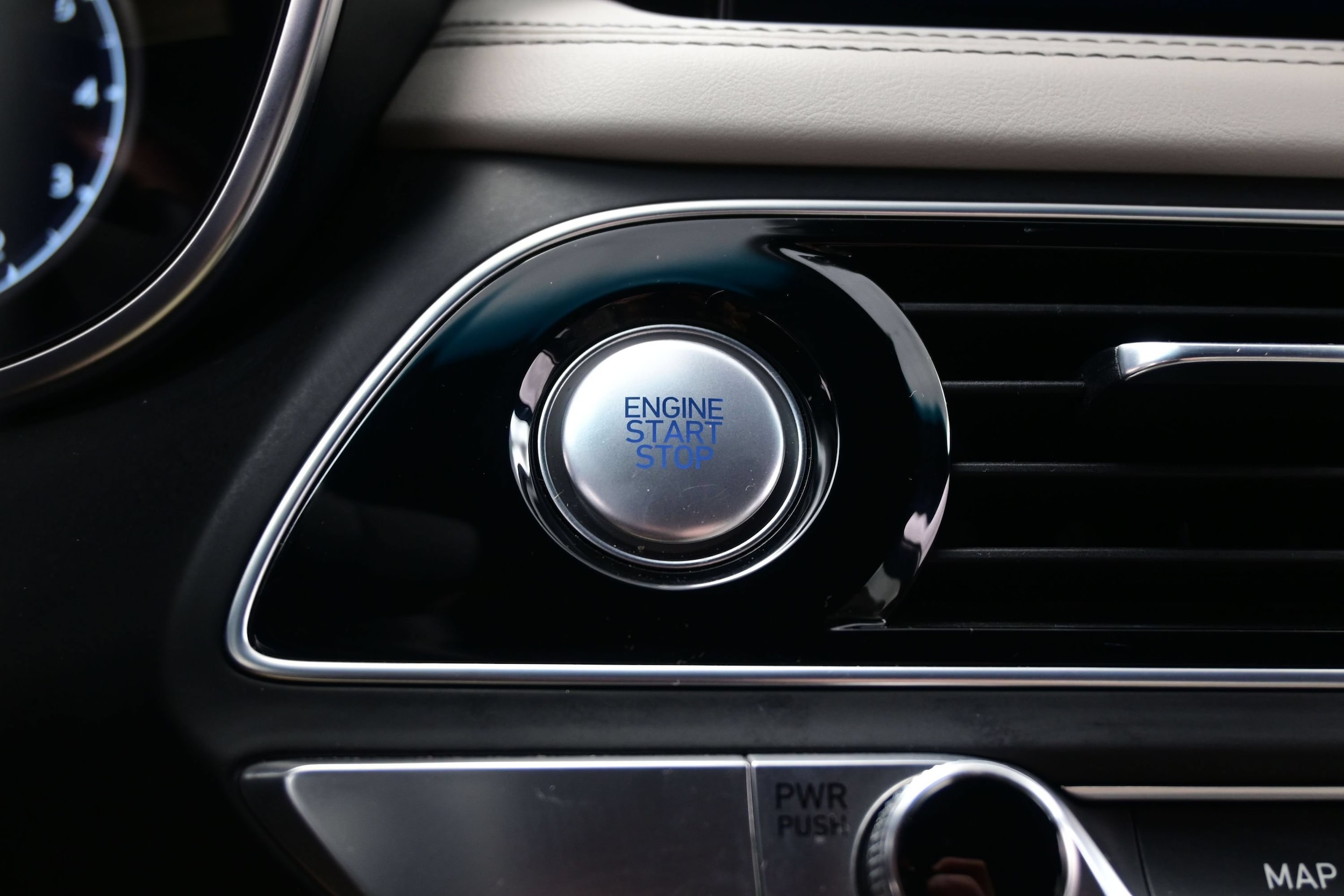 2023 GENESIS G70 Standard - Photo 24
