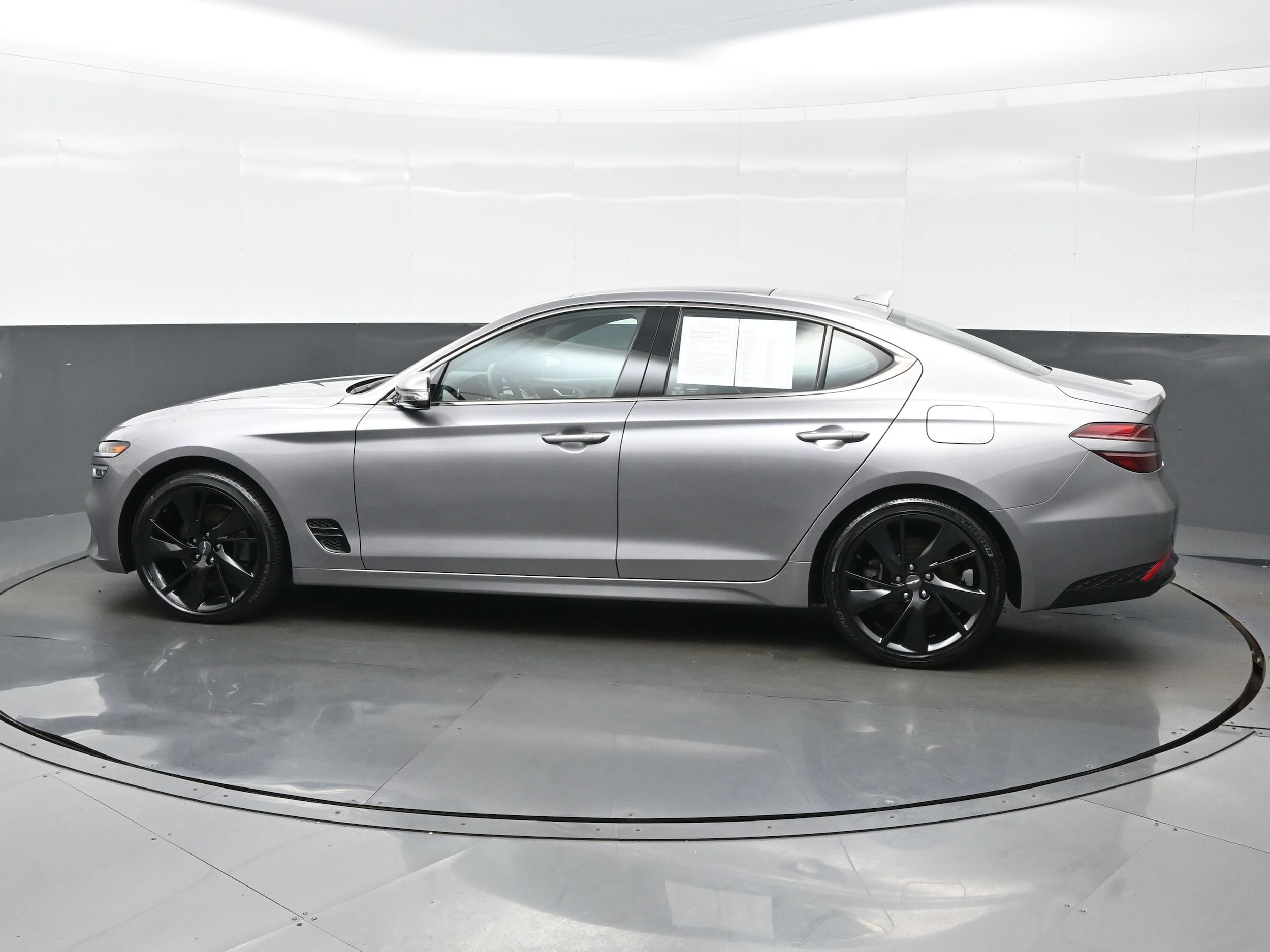2023 GENESIS G70 Standard - Photo 3