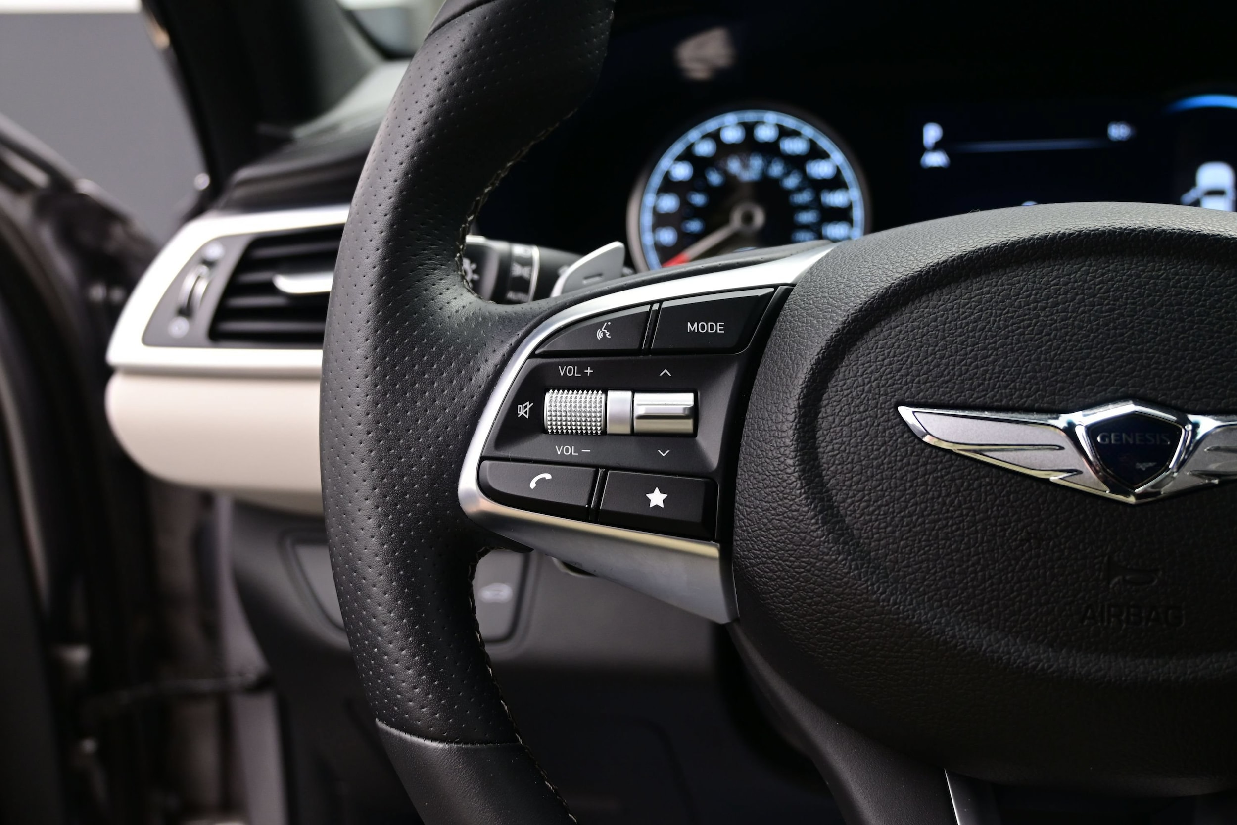 2023 GENESIS G70 Standard - Photo 27
