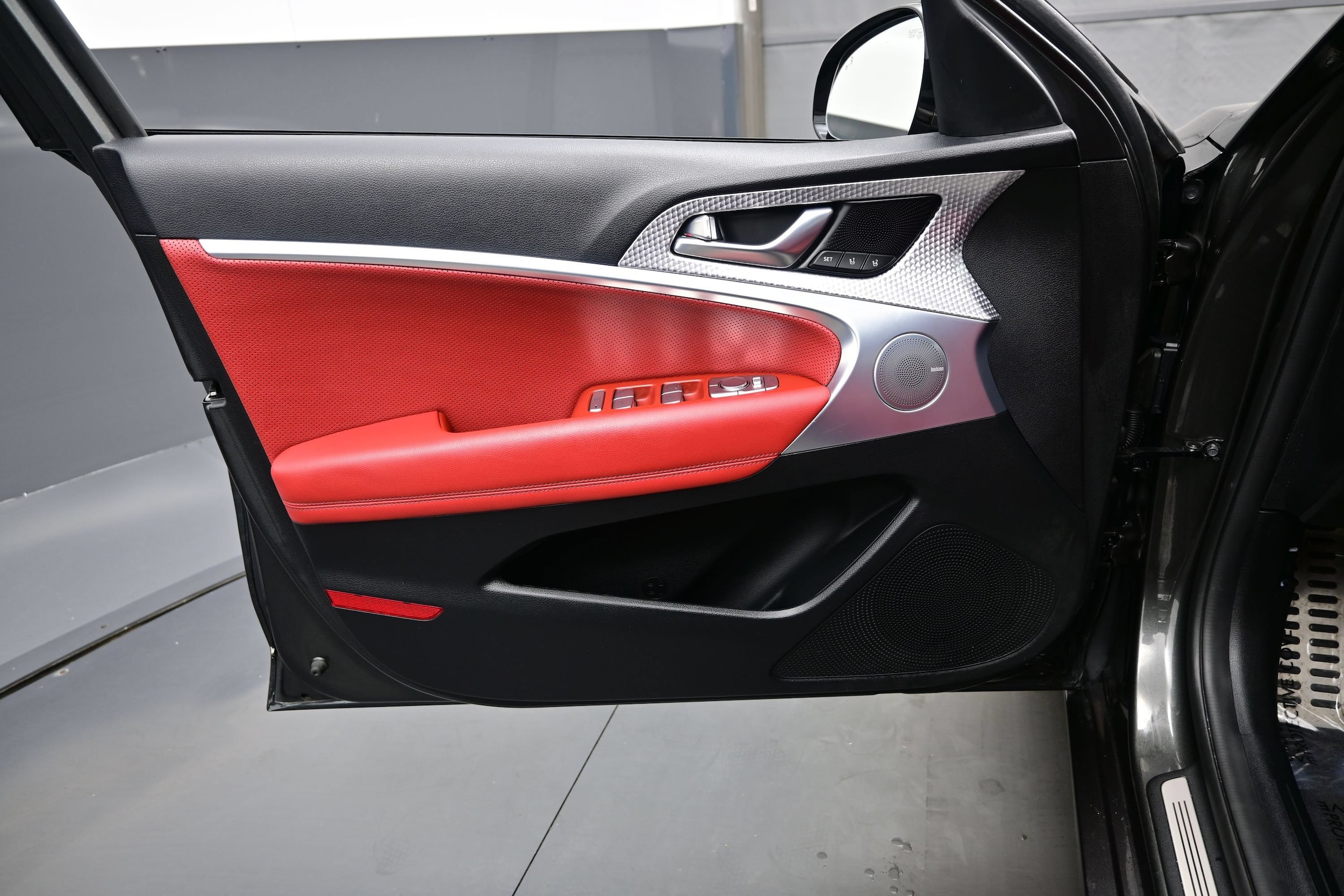 2023 GENESIS G70 Standard - Photo 9