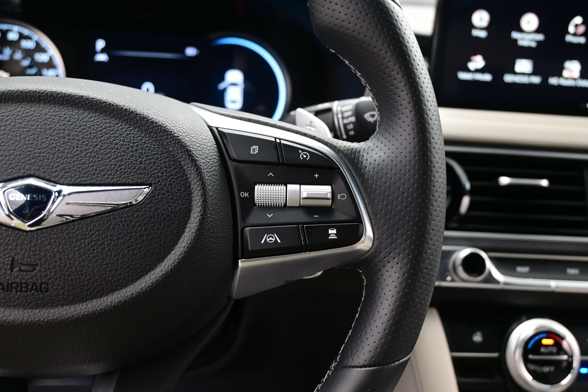 2023 GENESIS G70 Standard - Photo 26
