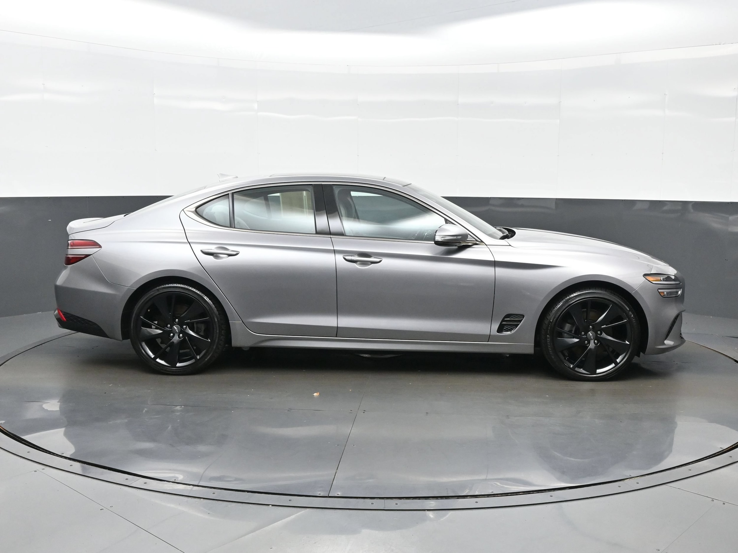 2023 GENESIS G70 Standard - Photo 7