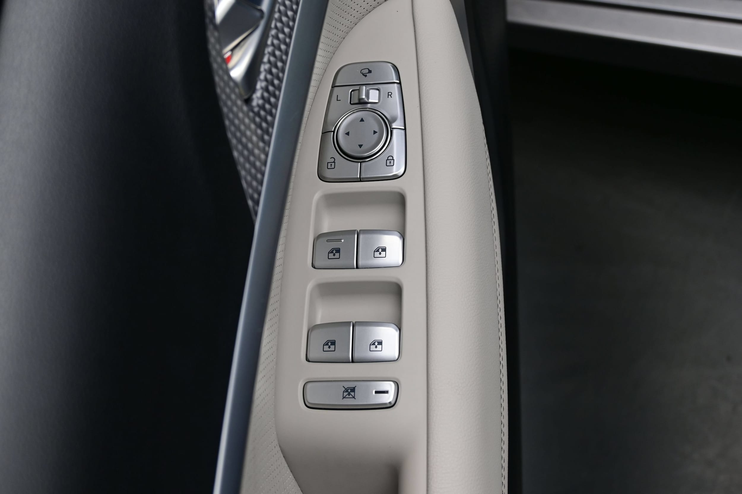 2023 GENESIS G70 Standard - Photo 10
