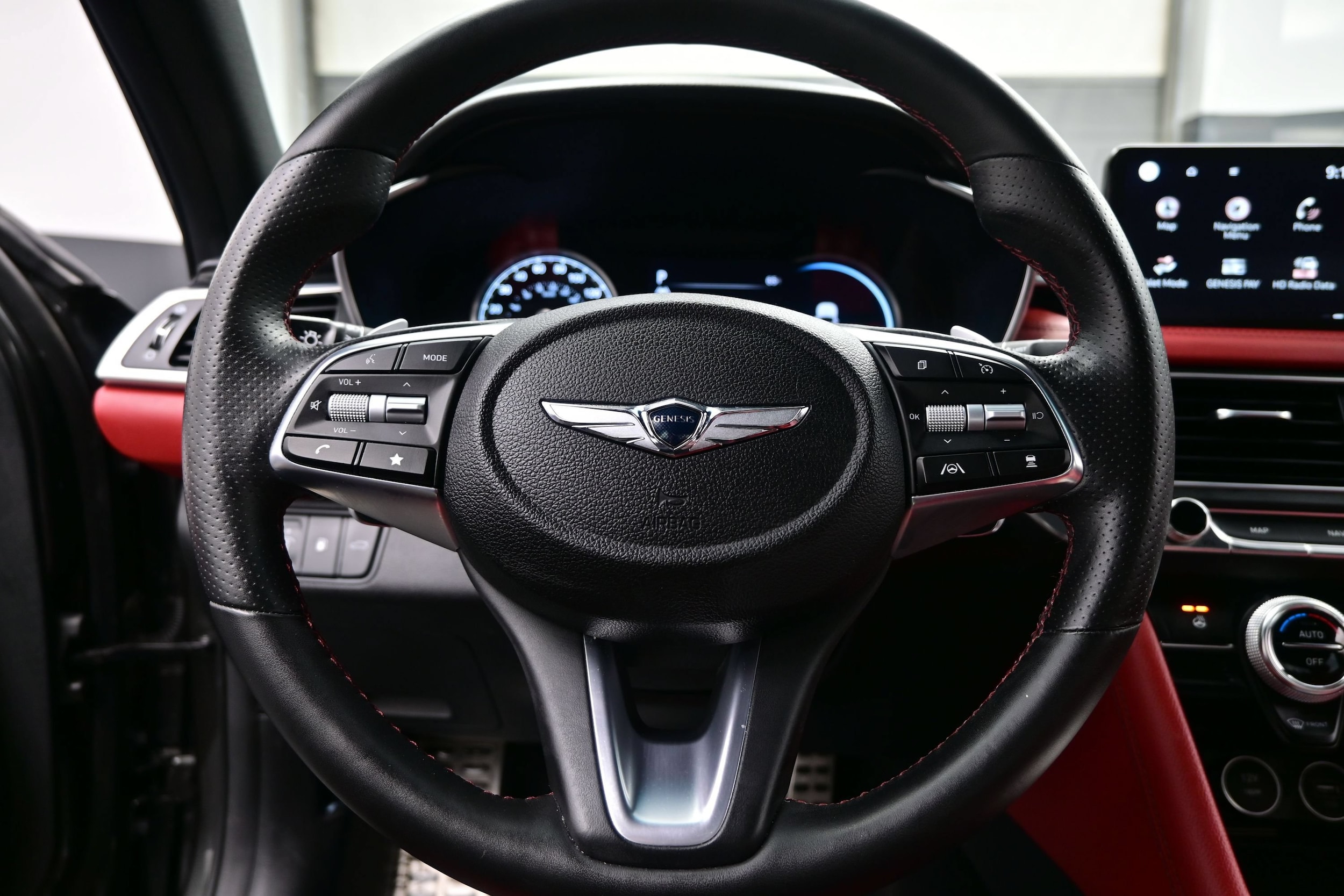 2023 GENESIS G70 Standard - Photo 25